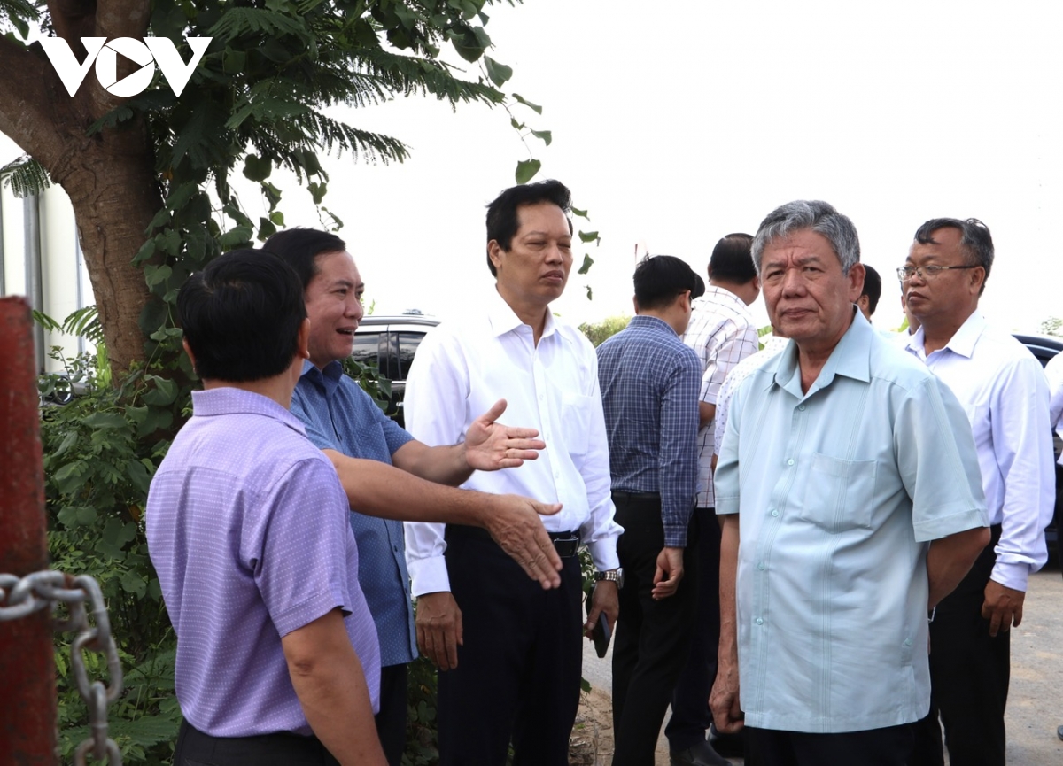 lanh_dao_tinh_dong_thap_khao_sat_bai_rac_long_chanh.jpg