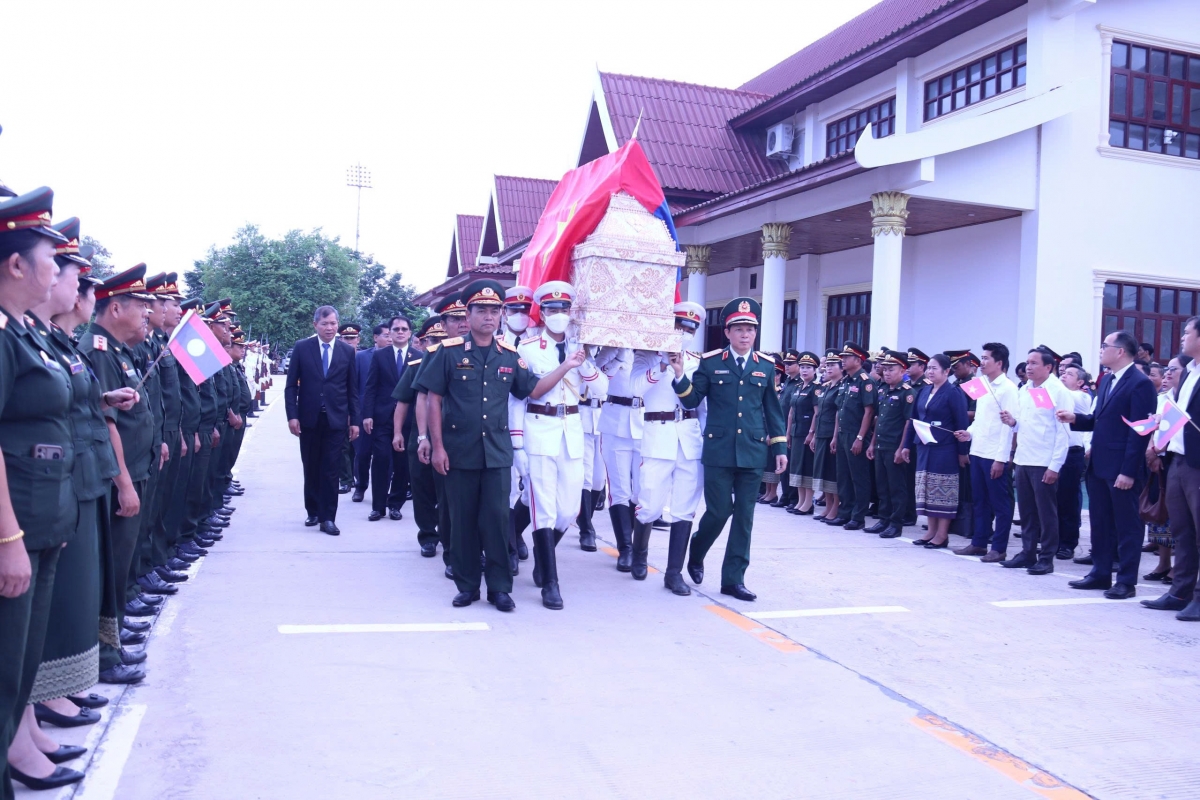 Dua 9 liet si quan tinh nguyen viet nam hy sinh tai lao tro ve dat me hinh anh 5