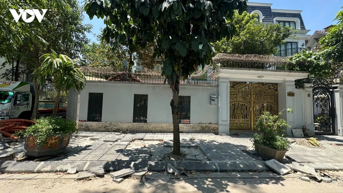 via he pho tran thu Do ha noi Dao boi keo dai, dan khon kho giua nang nong hinh anh 14