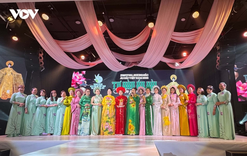 ruc ro festival huong sac Ao dai viet nam 2026 tai cong hoa sec hinh anh 4