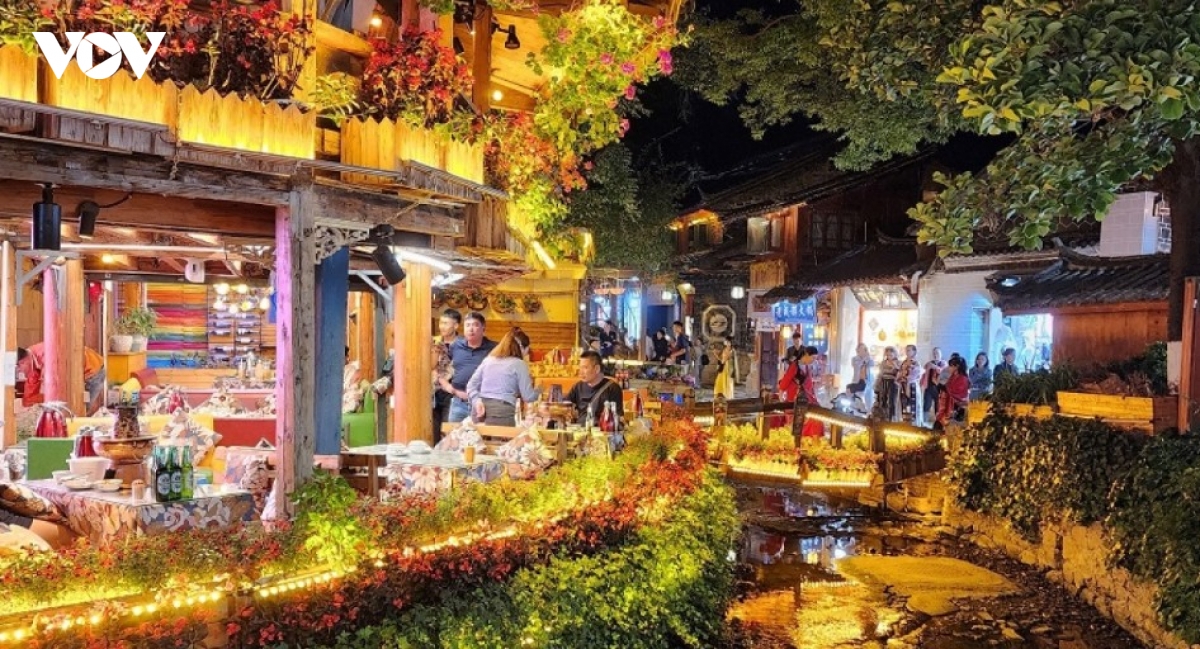 chinese destinations attract vietnamese tourists, expand tourism links picture 2