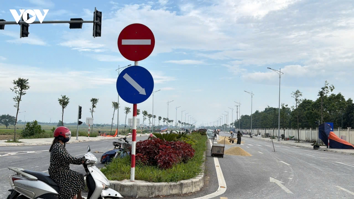 thanh hoa chan chinh tinh trang phoi lua tren duong, ngan nguy co tngt hinh anh 2