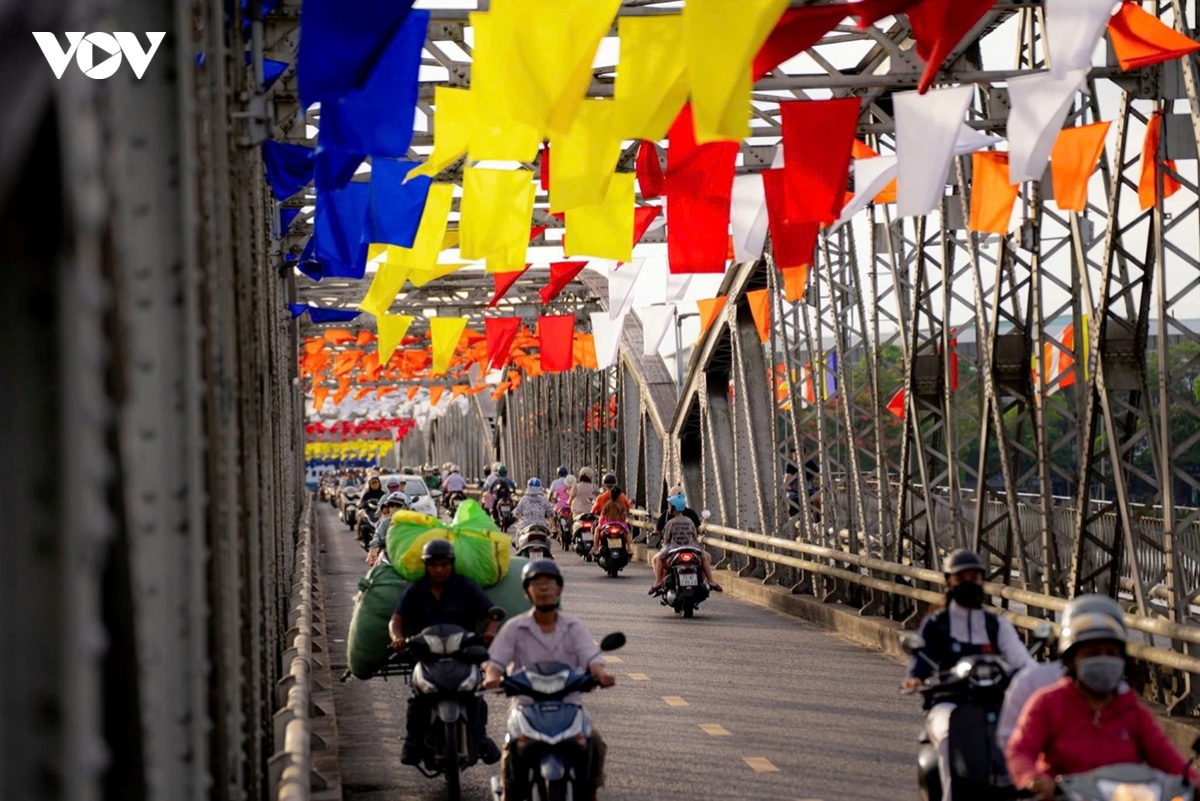 hue s vesak celebrations focus on community support and charity picture 3