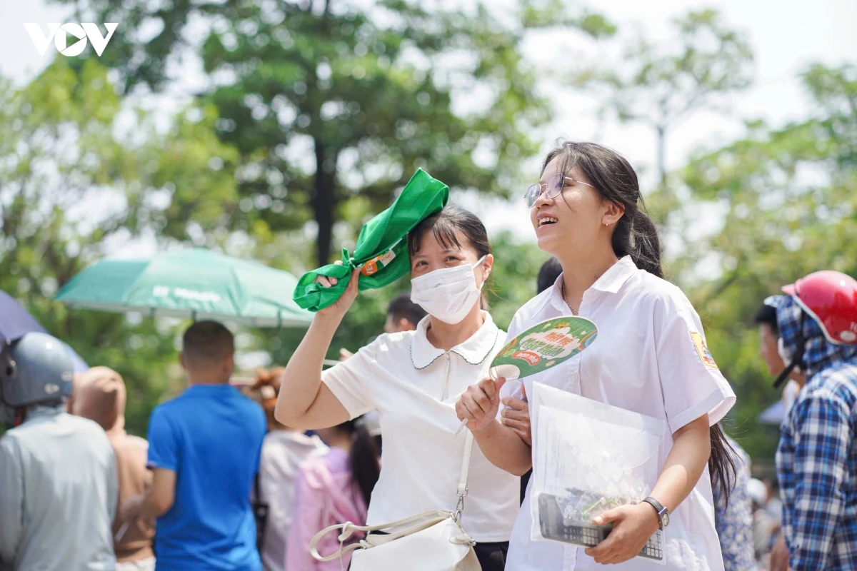 De toan vao lop 10 ha noi thi sinh noi de dat 8 diem, kho dat diem tuyet doi hinh anh 3