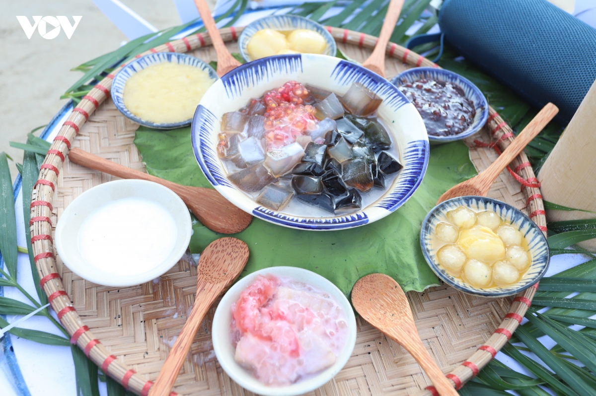  ganh vi Da nang tren bai bien du lich hinh anh 2