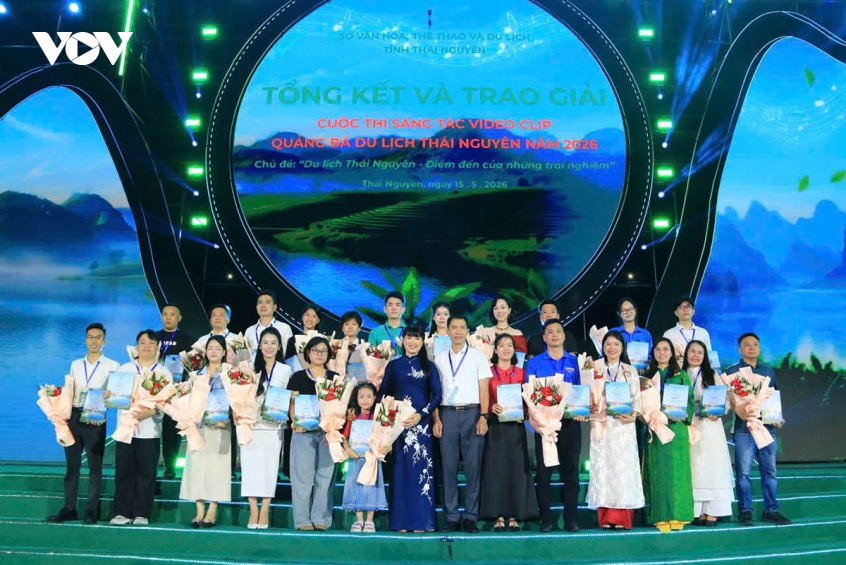 mua du lich thai nguyen 2026 ban giao huong ho tren nui - tra trong may hinh anh 3