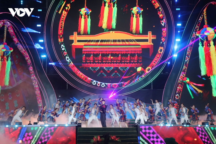 mua du lich thai nguyen 2026 ban giao huong ho tren nui - tra trong may hinh anh 9