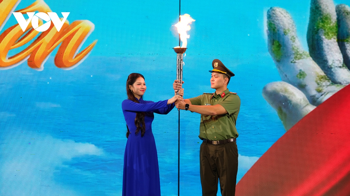 man nhan gala nghe thuat to quoc binh yen ben song han, Da nang hinh anh 7