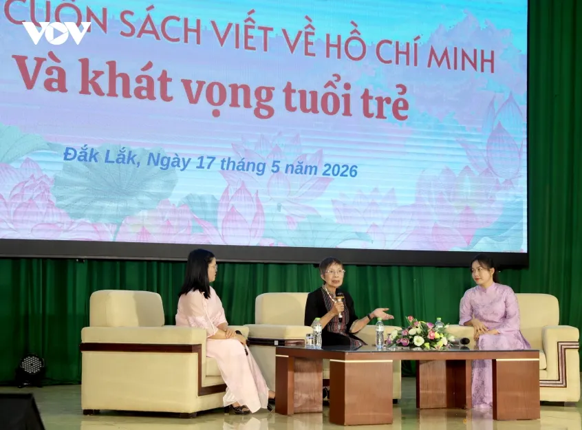 Dak lak lan toa van hoa doc tu sach viet ve chu tich ho chi minh hinh anh 2