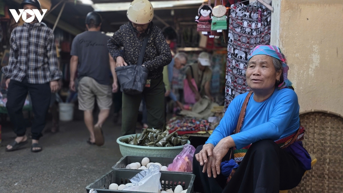 du khach dam minh giua ban lang pu luong binh yen mua lua chin hinh anh 13