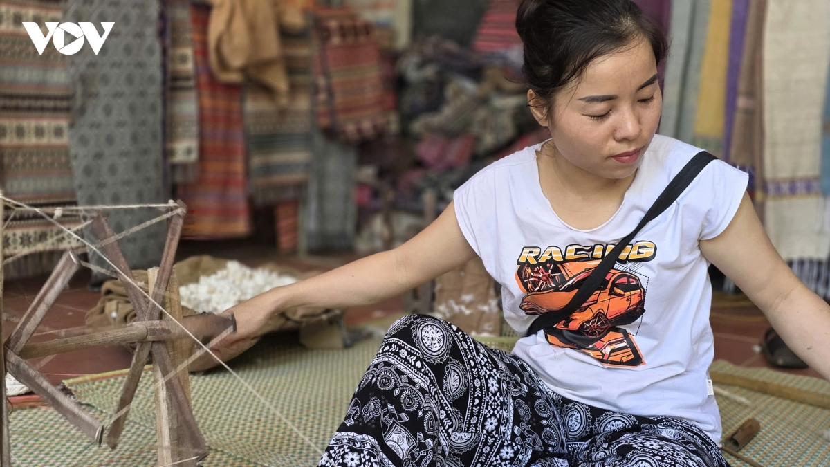du khach dam minh giua ban lang pu luong binh yen mua lua chin hinh anh 8