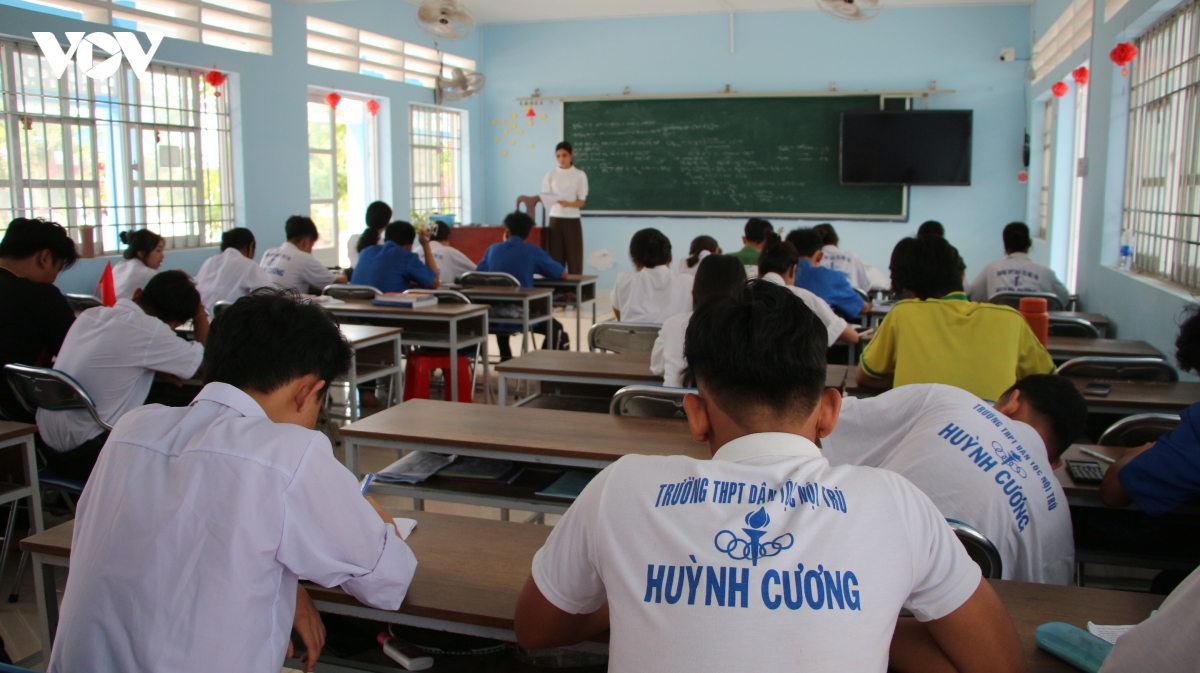 hoc sinh dan toc thieu so can tho tang toc on thi tot nghiep thpt 2026 hinh anh 2