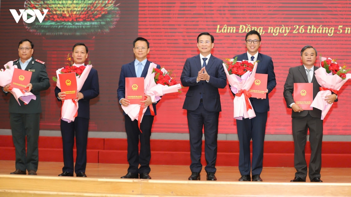 lam Dong dieu dong giam doc so lam bi thu phuong xuan huong - Da lat hinh anh 2