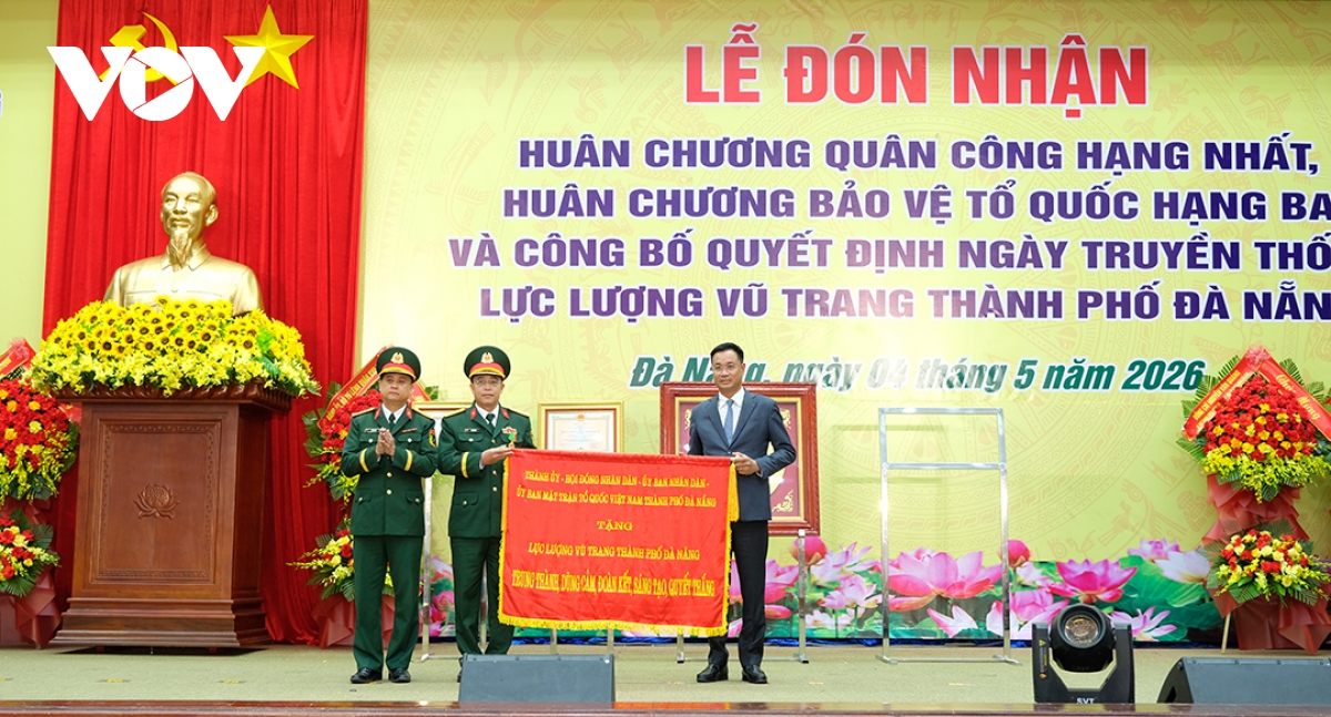bo chi huy quan su tp Da nang don nhan huan chuong quan cong hang nhat hinh anh 3