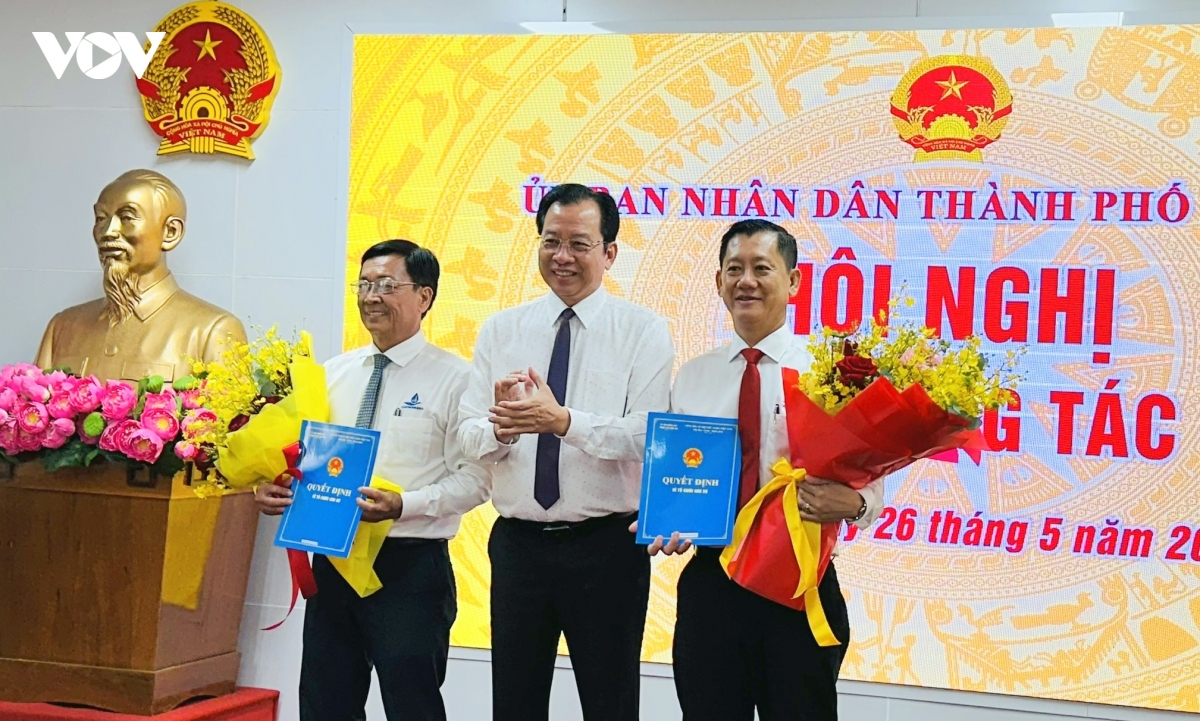can tho trao quyet dinh ve cong tac can bo hinh anh 2