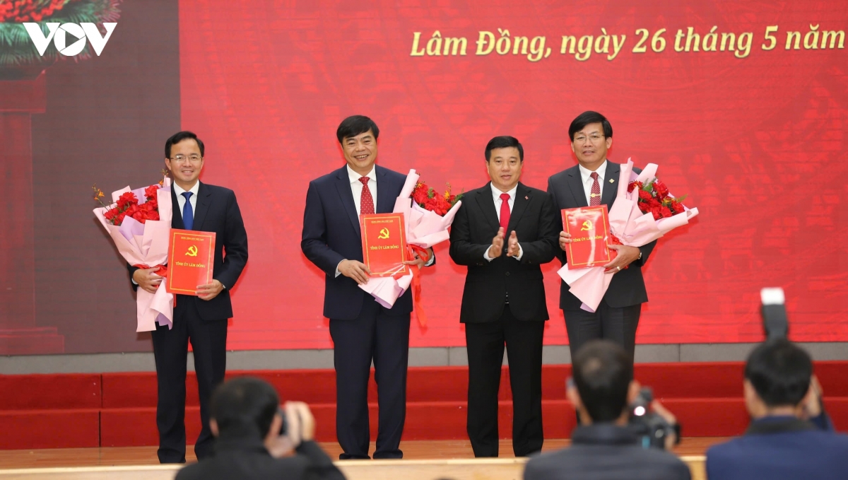 lam Dong dieu dong giam doc so lam bi thu phuong xuan huong - Da lat hinh anh 1