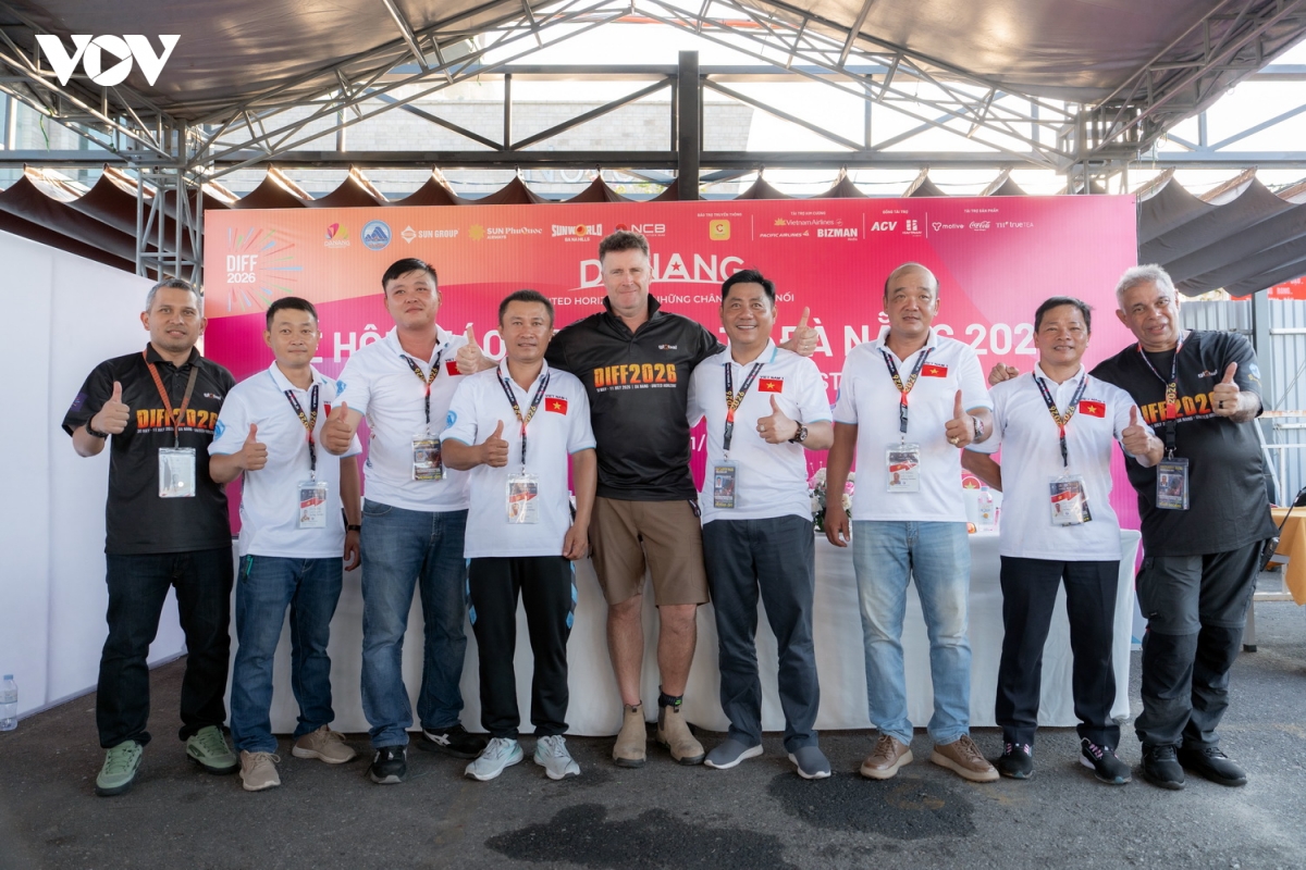 cho doi doi chu nha Da nang va doi trung quoc trinh dien dem khai mac diff 2026 hinh anh 1