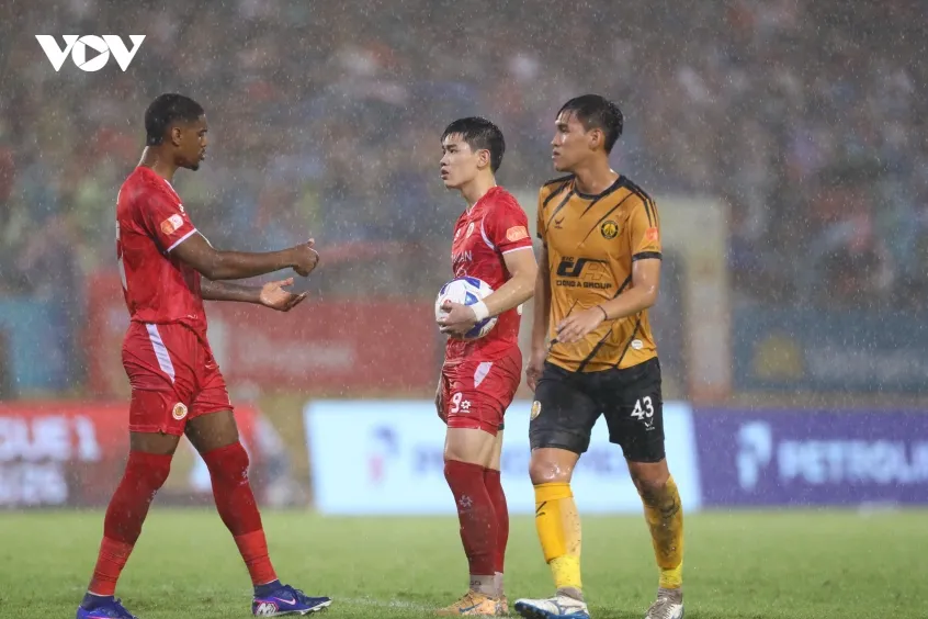 alan va Dinh bac tranh da phat den trong ngay clb cahn vo dich v-league hinh anh 3