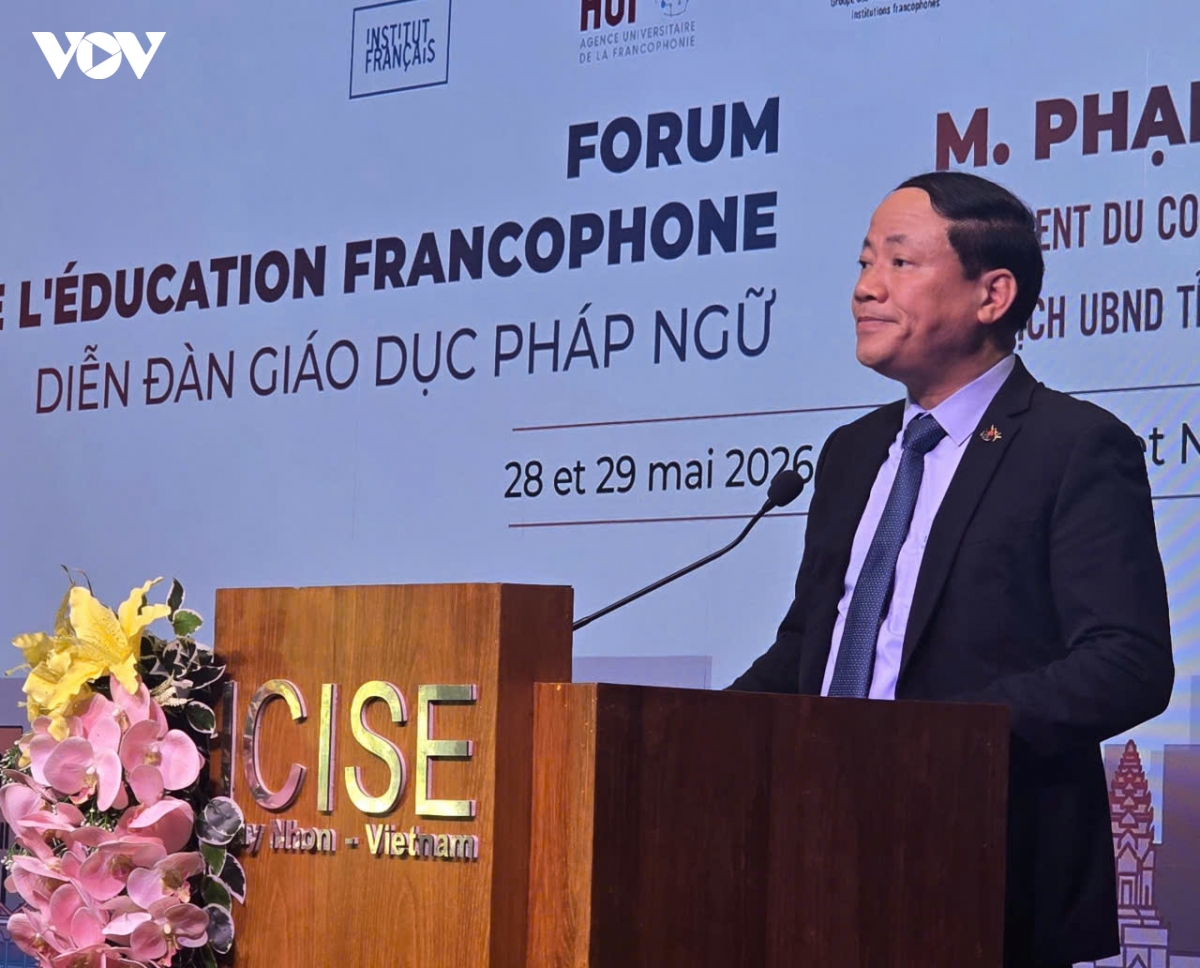 hang tram dai bieu trong va ngoai nuoc du dien dan giao duc phap ngu tai gia lai hinh anh 2
