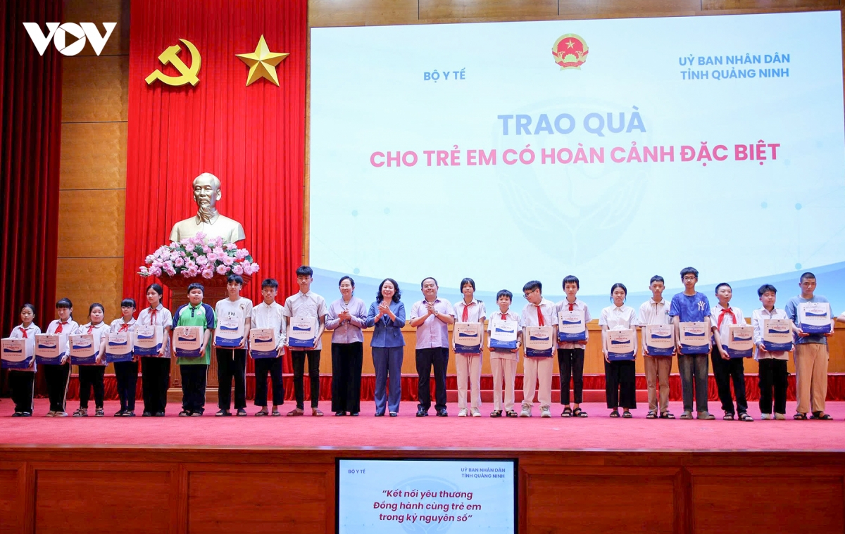 pho chu tich nuoc vo thi Anh xuan phat dong thang hanh dong vi tre em hinh anh 4