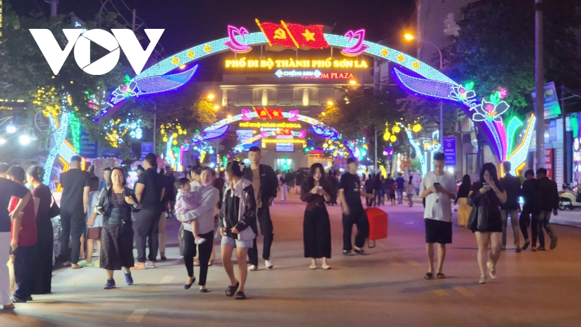 pho di bo hut khach cuoi tuan, vi sao phu huynh van ne do an vat cho tre hinh anh 1