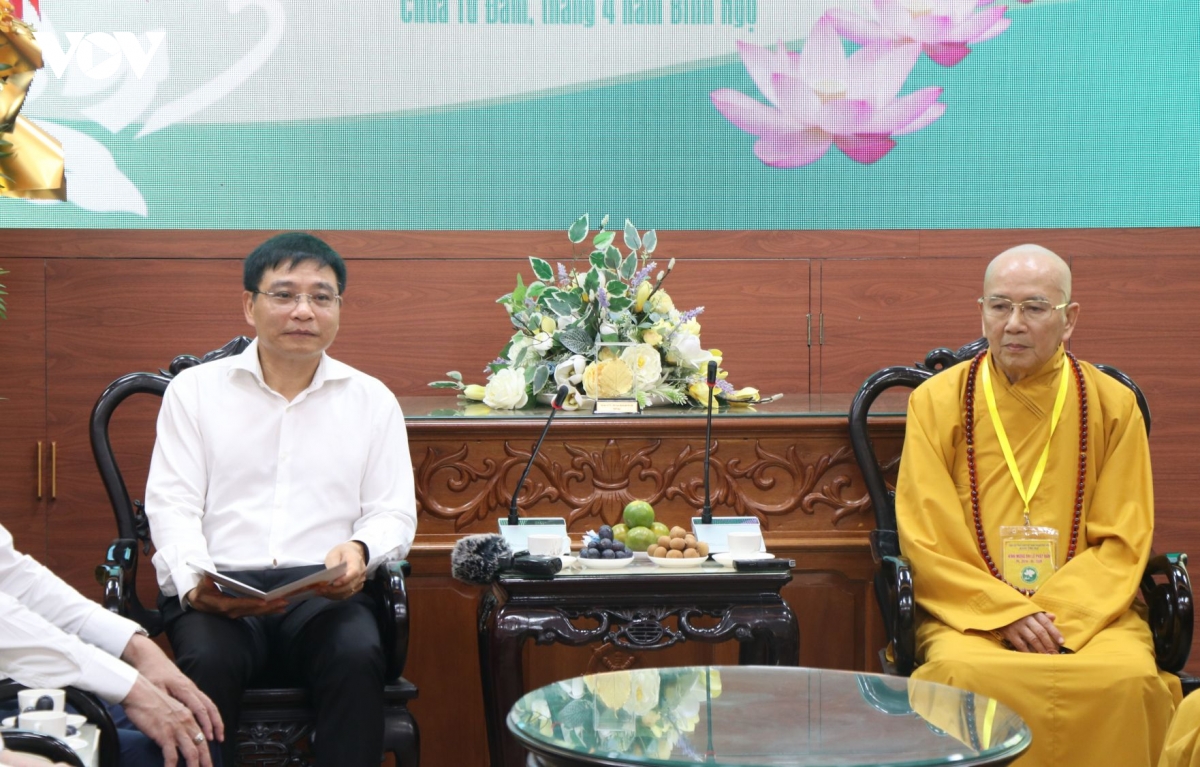 pho thu tuong nguyen van thang chuc mung Dai le phat dan tai hue hinh anh 2