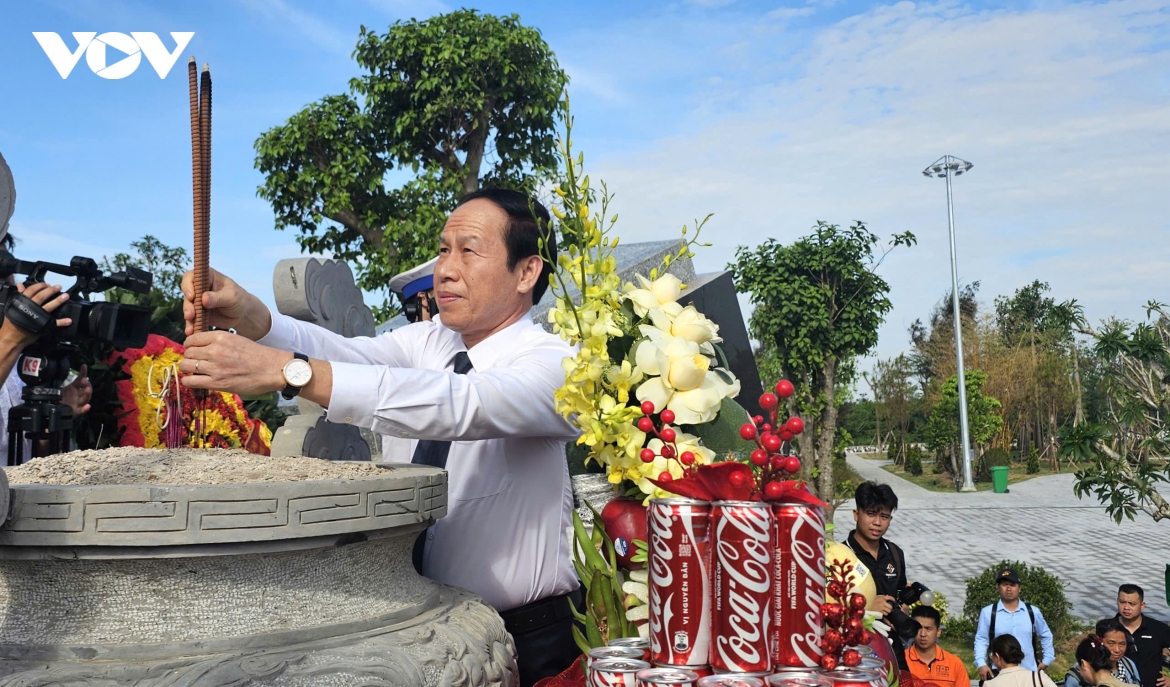 pho_thu_tuong_chinh_phu_le_tien_chau_dang_huong_tai_di_tich_ben_15.jpg