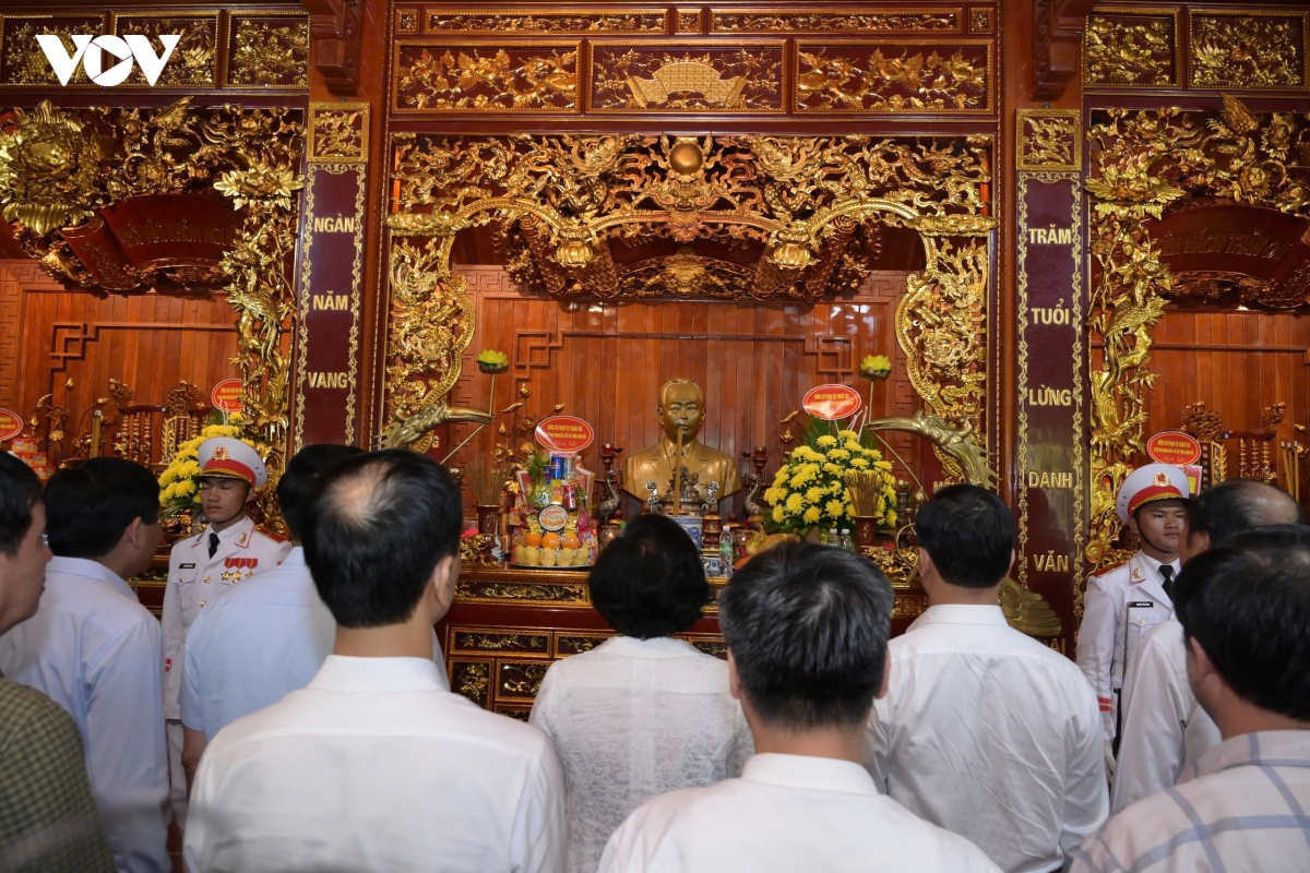 pho thu tuong pham thi thanh tra dang huong tuong niem Dai tuong vo nguyen giap hinh anh 2