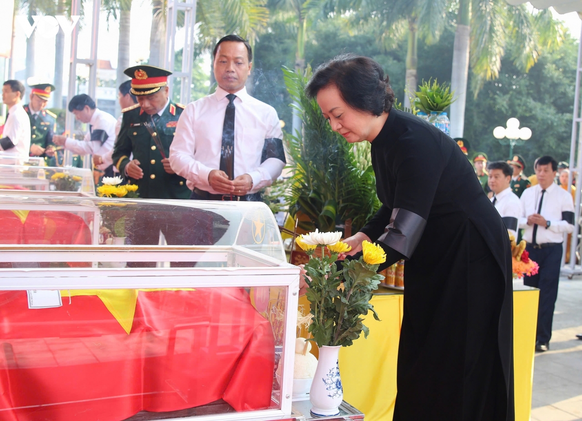 pho thu tuong pham thi thanh tra du le truy dieu, an tang 9 hai cot liet si hinh anh 1