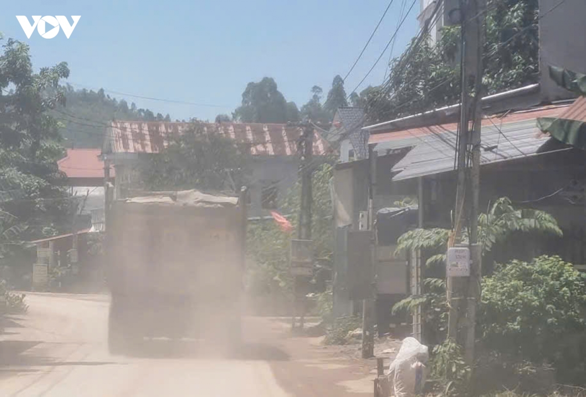 dan khon kho vi xe tai nang cho dat o thai hoa, phu tho hinh anh 17