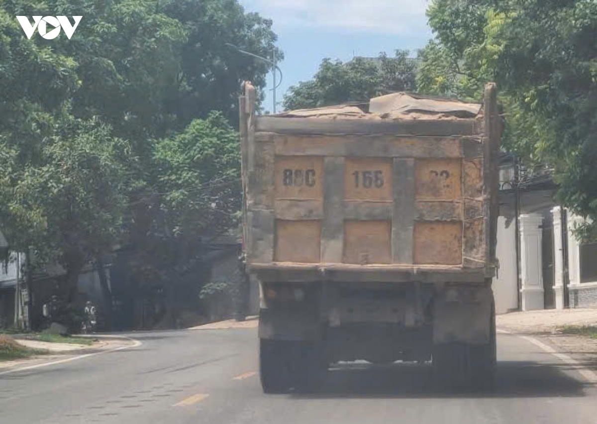 dan khon kho vi xe tai nang cho dat o thai hoa, phu tho hinh anh 18