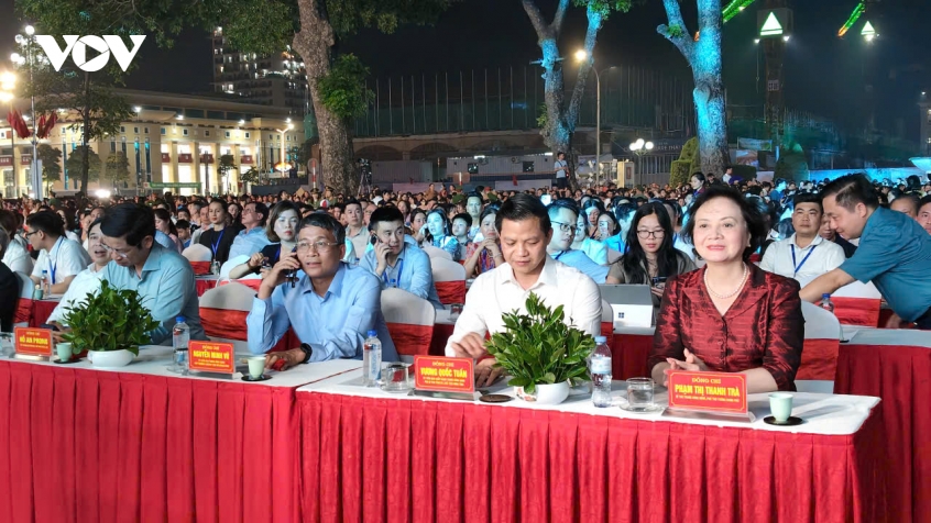 thai nguyen khai mac mua du lich 2026 chu de ho tren nui - tra trong may hinh anh 1