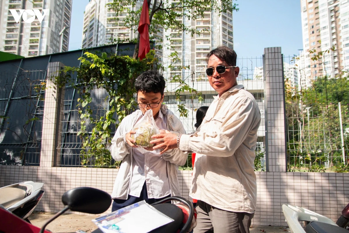xin nghi lam nhieu ngay, thue tro sat diem thi de cung con vuot ky thi lop 10 hinh anh 9