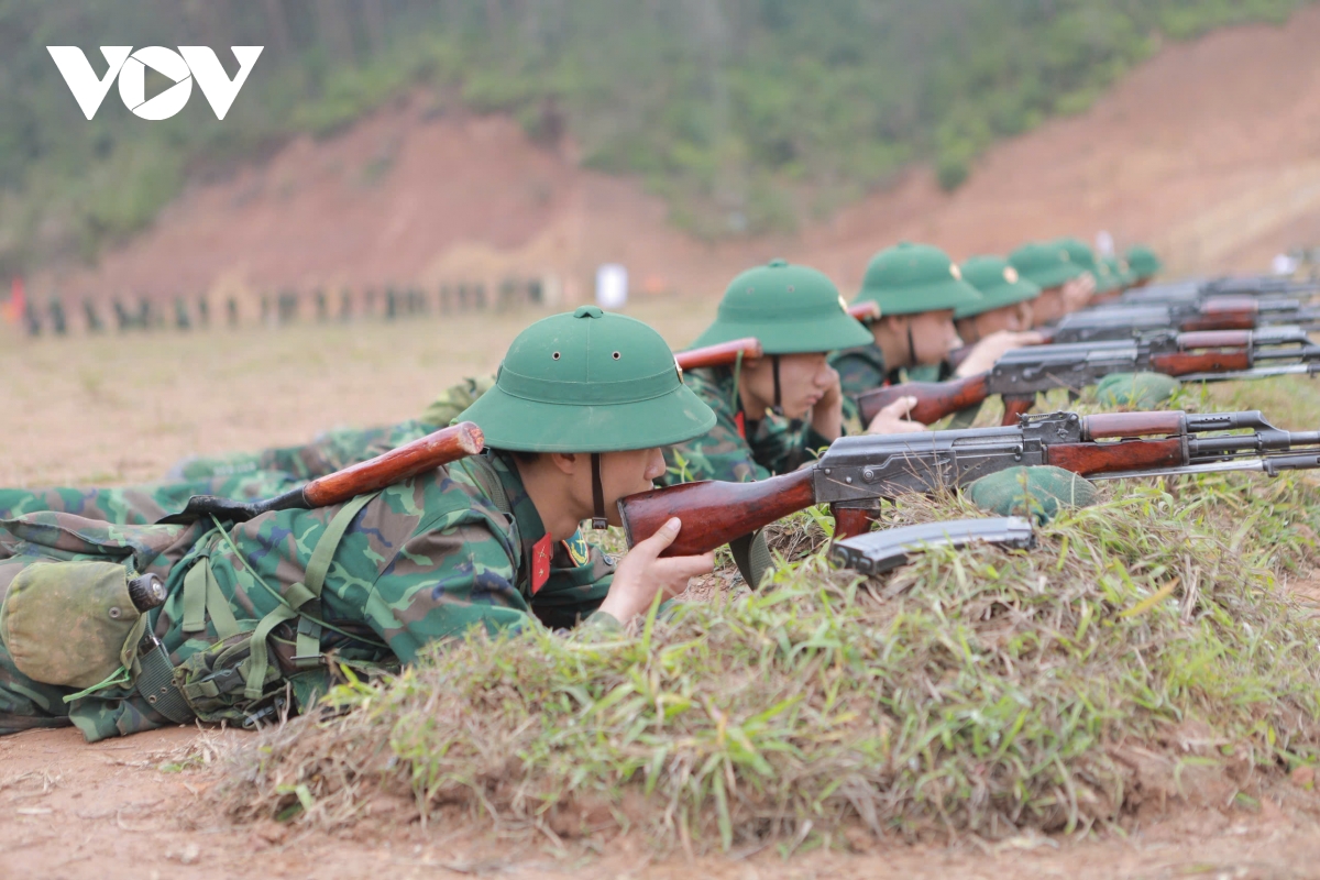 nguoi linh tre truong thanh qua tung ngay hoc tap va ren luyen hinh anh 3