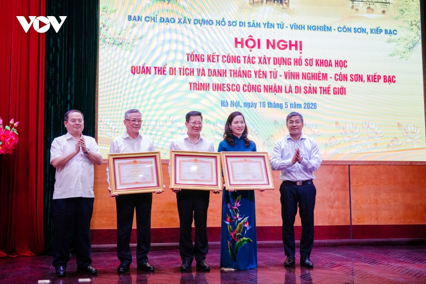 ho so 54kg va hanh trinh dua yen tu - vinh nghiem - con son, kiep bac ra the gioi hinh anh 8