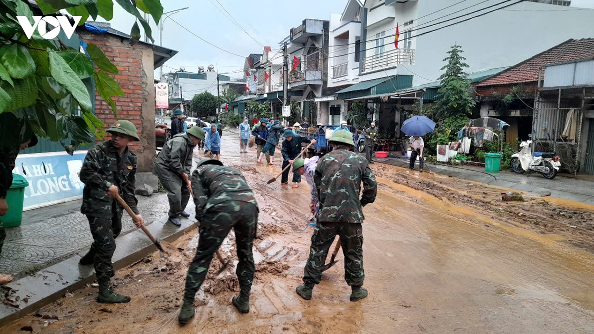 khan truong xu ly cac diem ngap ung, sat lo do mua lon tai quang ninh hinh anh 10