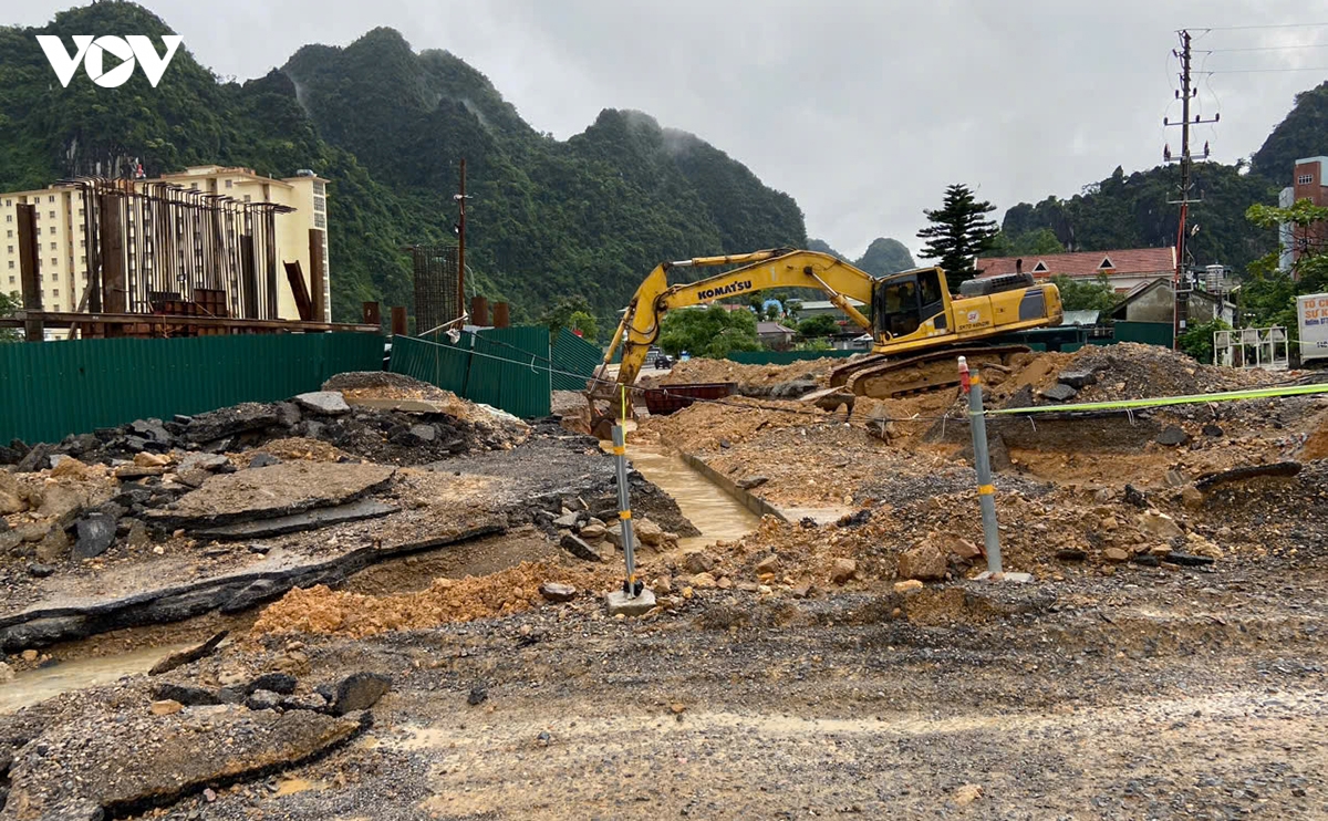 khan truong xu ly cac diem ngap ung, sat lo do mua lon tai quang ninh hinh anh 4