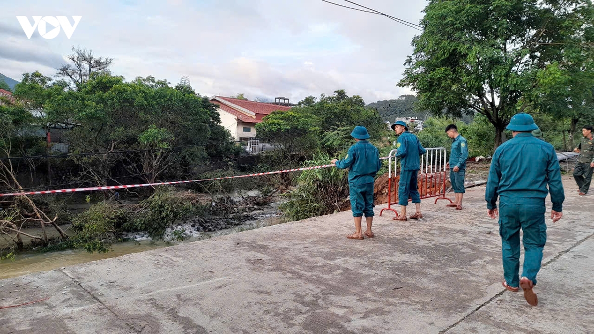 khan truong xu ly cac diem ngap ung, sat lo do mua lon tai quang ninh hinh anh 8