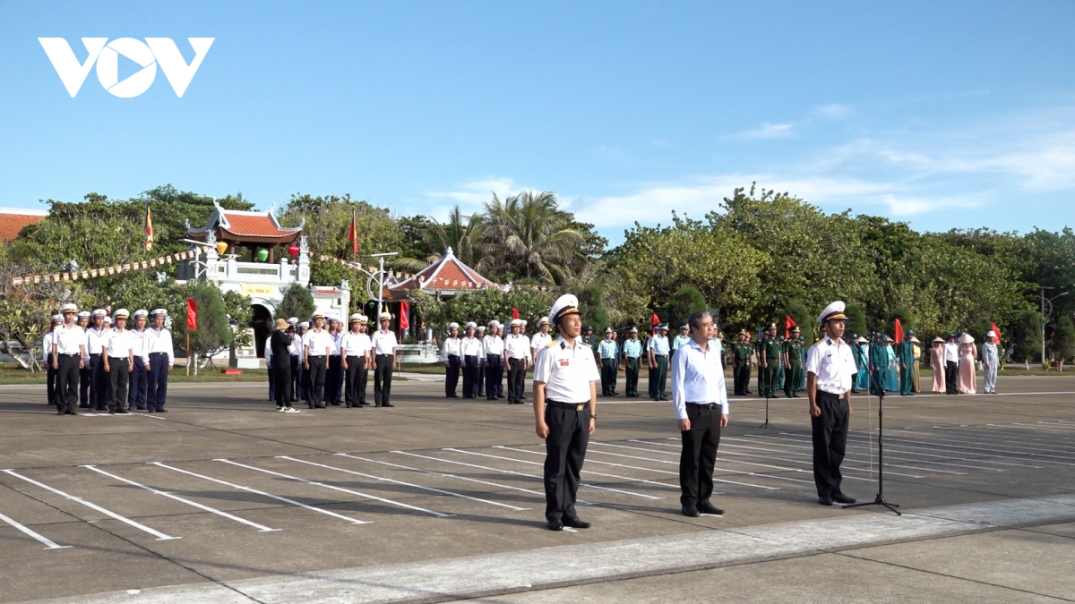 hai trinh truong sa cua Doan cong tac so 14 ket noi tinh yeu bien dao hinh anh 6