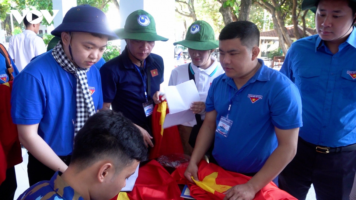 hanh trinh lan toa tinh yeu bien dao tu nhung la co to quoc mang dau truong sa hinh anh 4