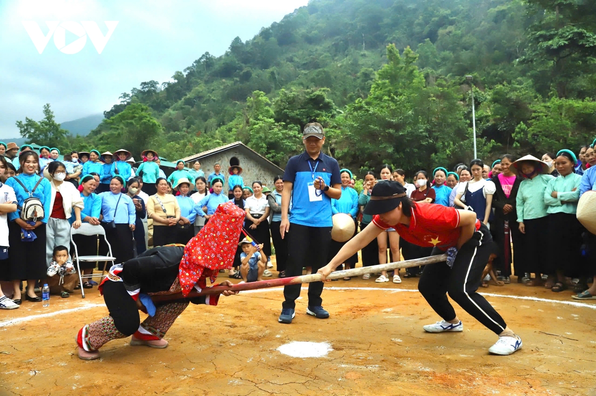 thuong thuc dieu hat san chi giua san khau nui rung binh lieu hinh anh 9