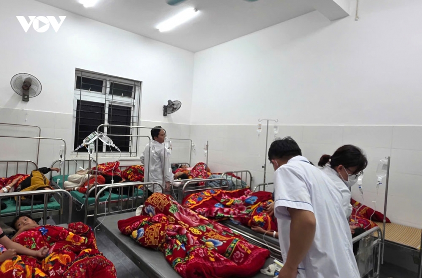 hon 200 hoc sinh o lai chau nghi ngo doc sau khi tu an qua la hinh anh 1