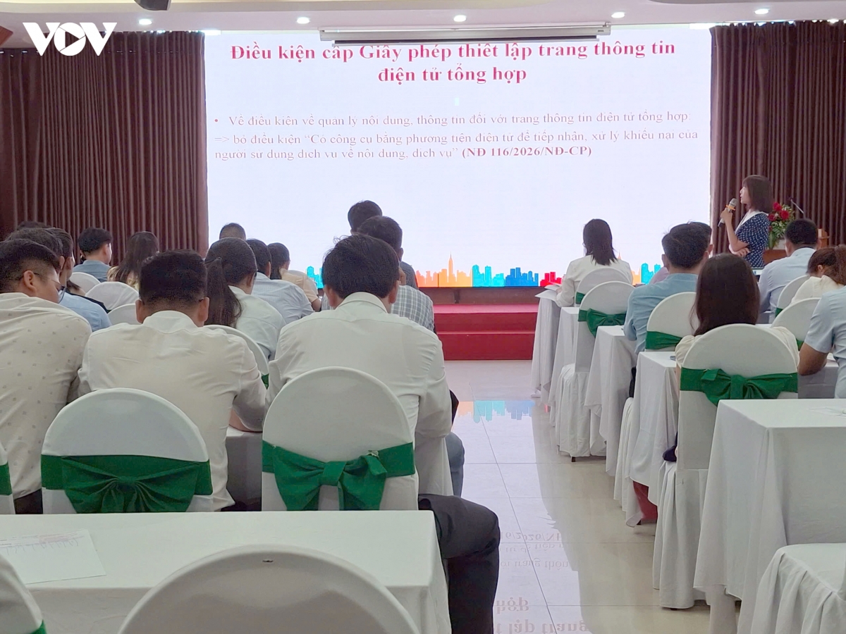 Da nang huong dan nghiep vu cho doi ngu quan ly nha nuoc ve thong tin dien tu hinh anh 1