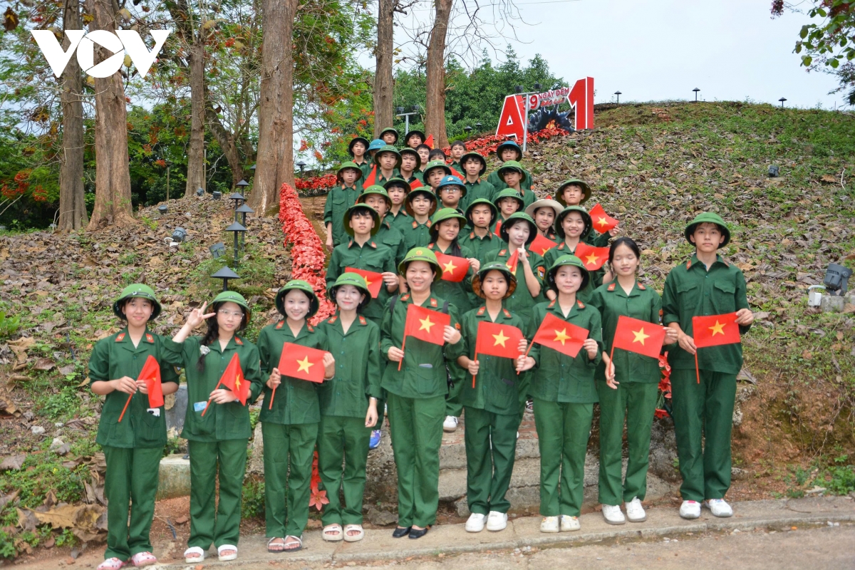 thang 5 tren manh dat Dien bien lich su hinh anh 15