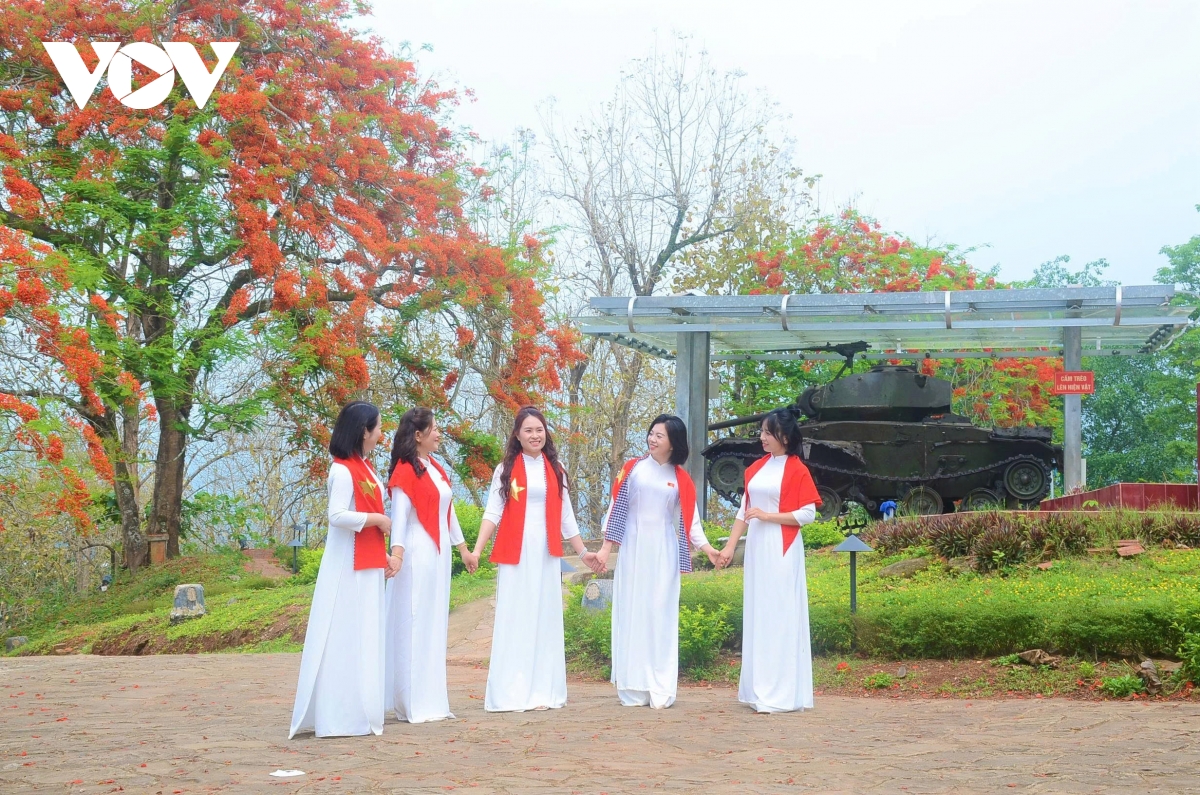 thang 5 tren manh dat Dien bien lich su hinh anh 19