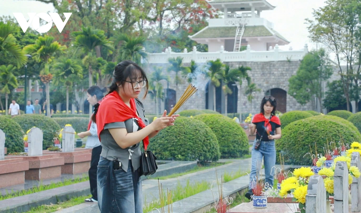 thang 5 tren manh dat Dien bien lich su hinh anh 3