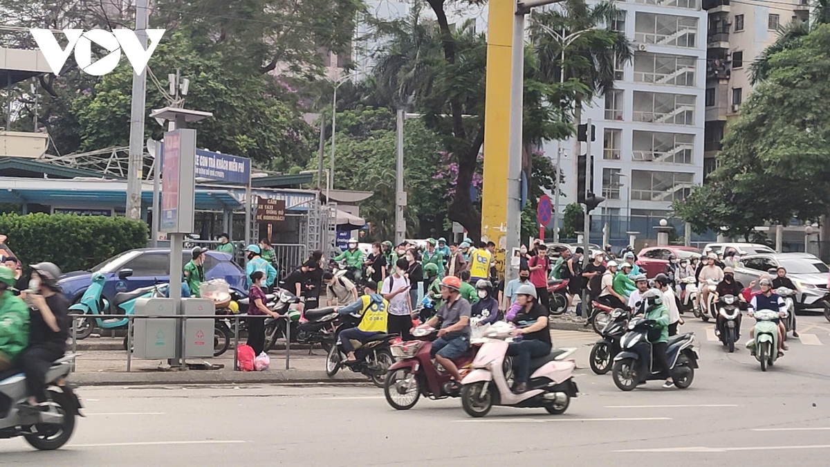 Ap luc giao thong de nang cua ngo phia nam ha noi ngay cuoi ky nghi le 30 4 hinh anh 15