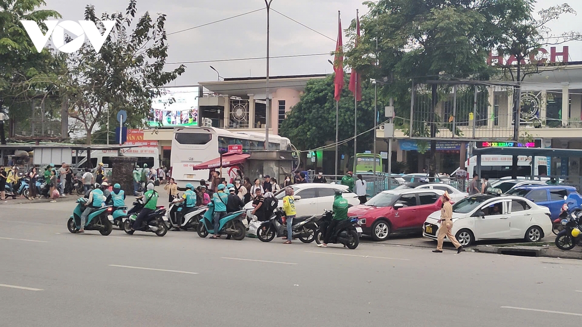 Ap luc giao thong de nang cua ngo phia nam ha noi ngay cuoi ky nghi le 30 4 hinh anh 14