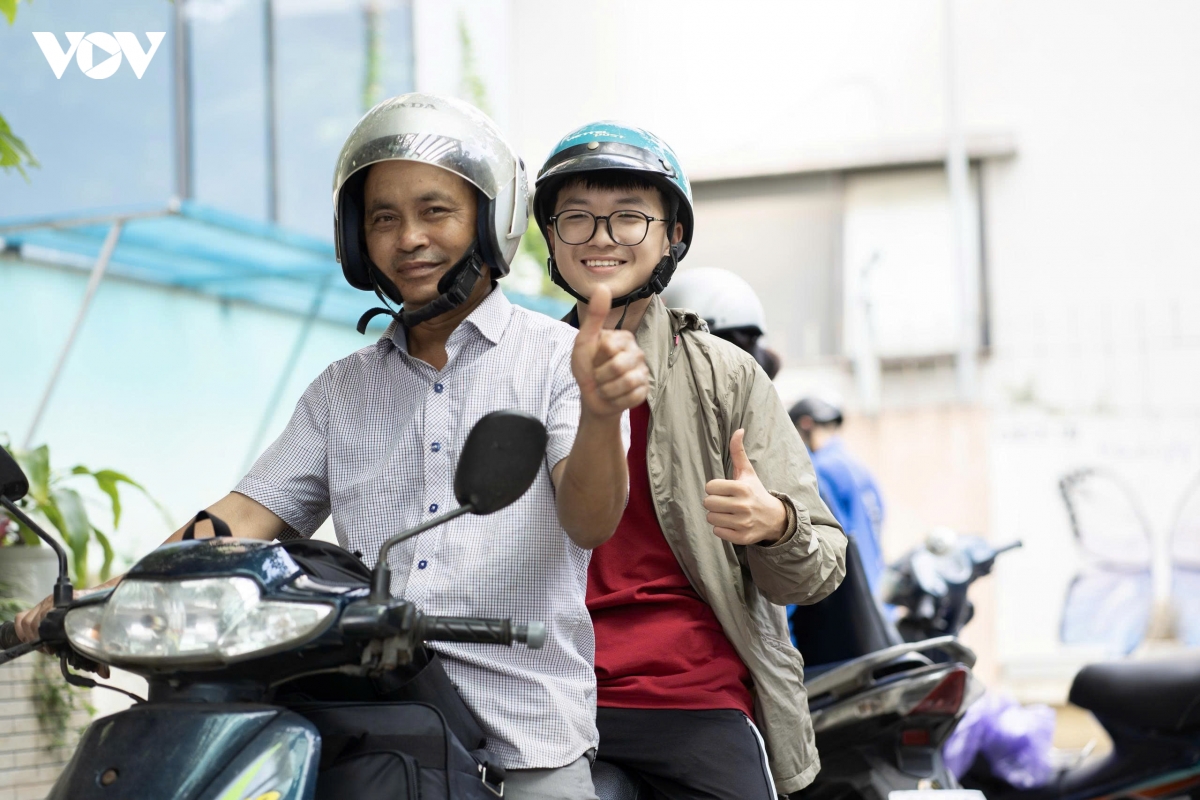 xin nghi lam nhieu ngay, thue tro sat diem thi de cung con vuot ky thi lop 10 hinh anh 5