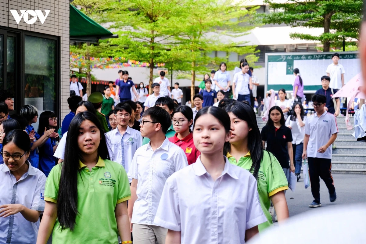 xin nghi lam nhieu ngay, thue tro sat diem thi de cung con vuot ky thi lop 10 hinh anh 3